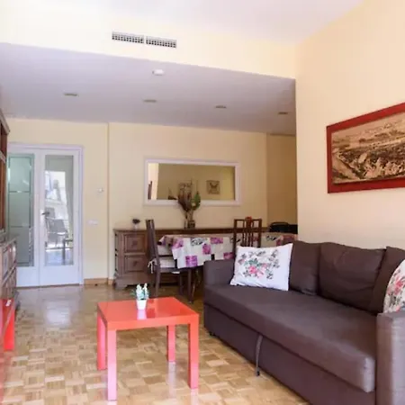 Daire Ramblas Unique & Spacious Flat 4br Terrace 20m Ramblas *