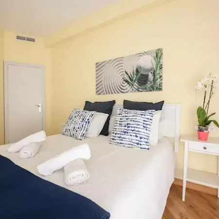 Daire Ramblas Unique & Spacious Flat 4br Terrace 20m Ramblas Barselona